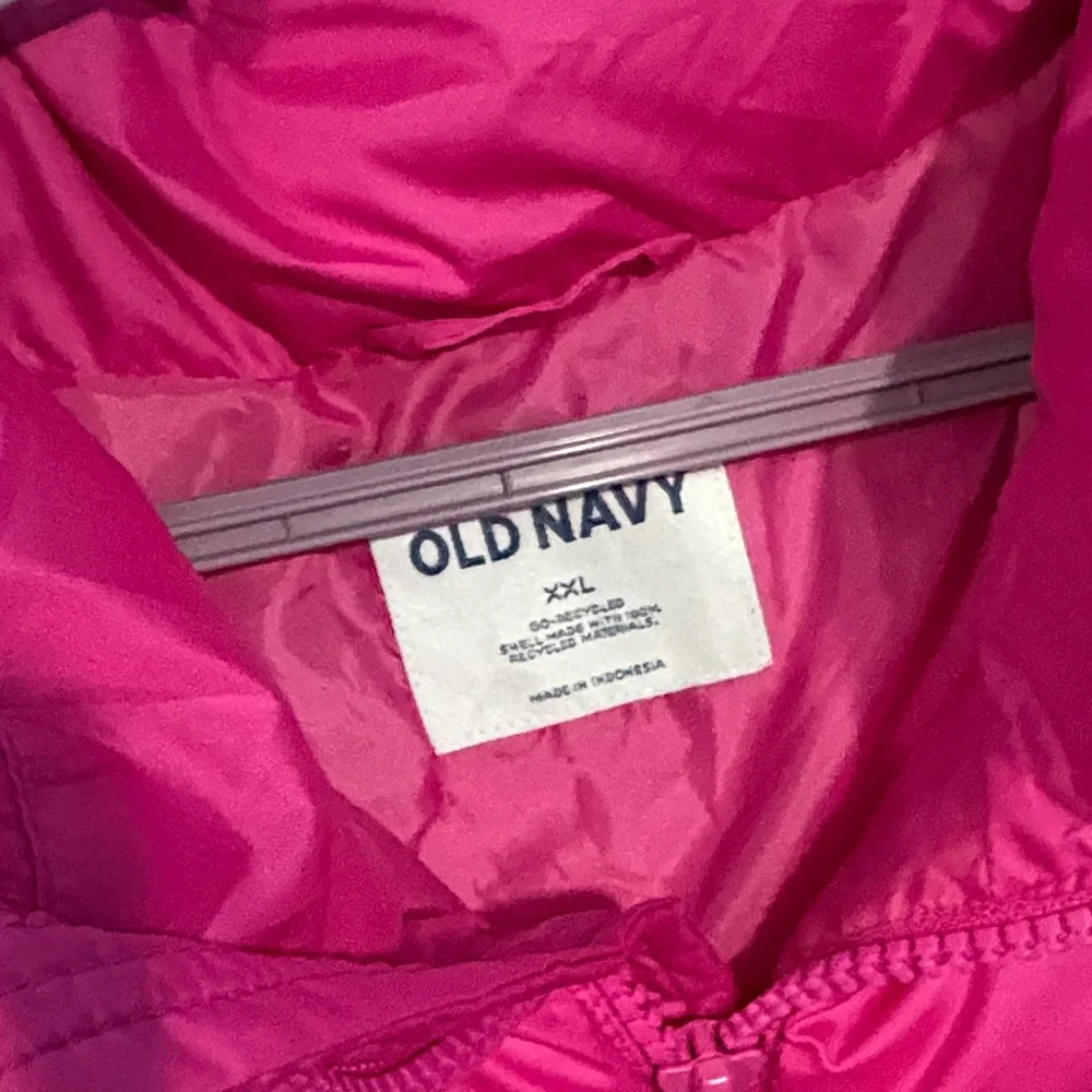 XXL Old Navy Fuchsia Puffer Vest Plus Womens EUC - Picture 2 of 4
